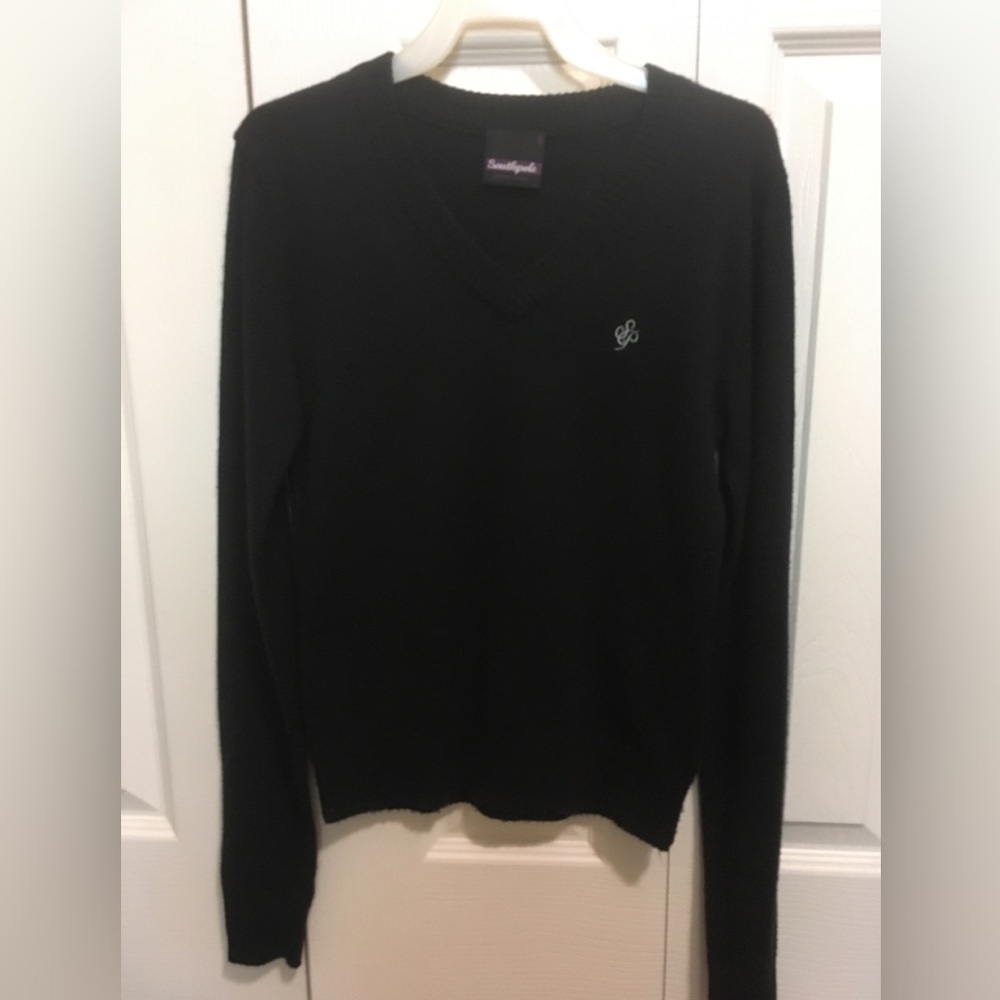 Southpole sweater black size small v-neck